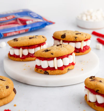 Red-Vine Flavor Extract Infused Creamy Red Vines Panna Cotta
