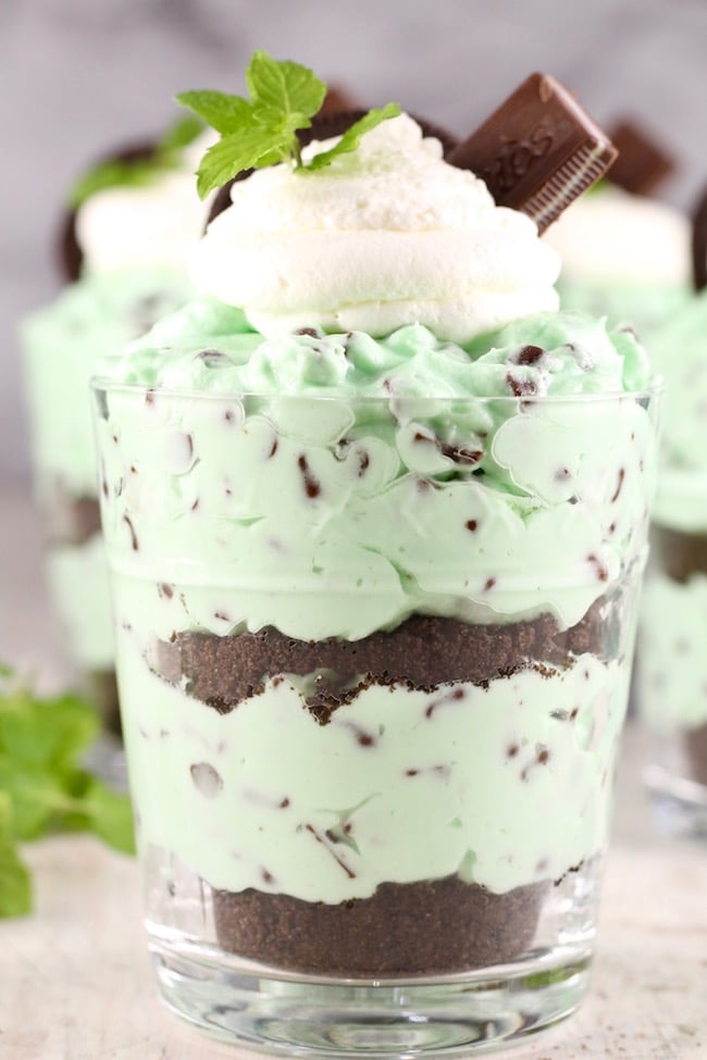 Mint Chocolate Chip No-Bake Cheesecake Cups with Mint Extract