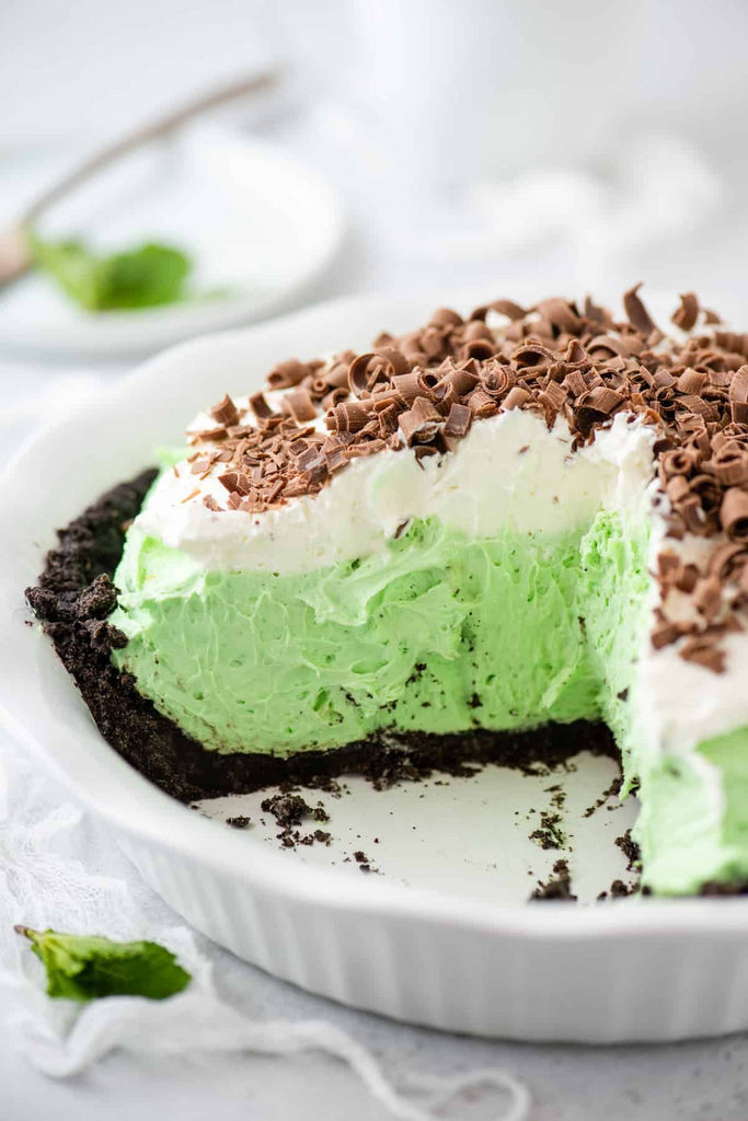 Classic Grasshopper Pie with Mint Extract – No-Bake Chocolate Crust Dessert