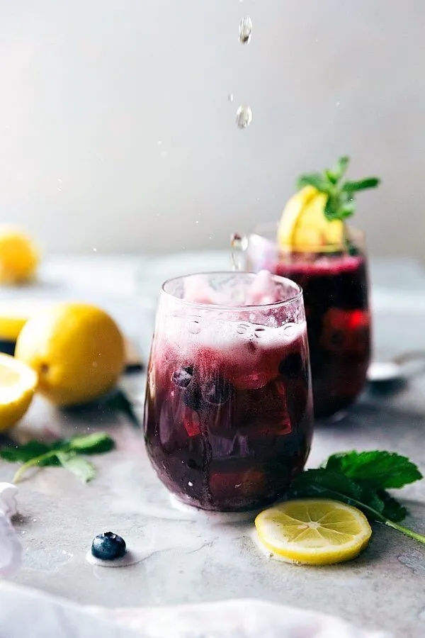 Sparkling Elderberry Extract Lemonade