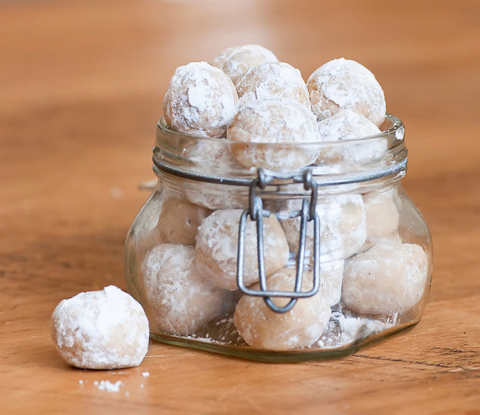 Easy No-Bake Rum Balls with Rum Extract