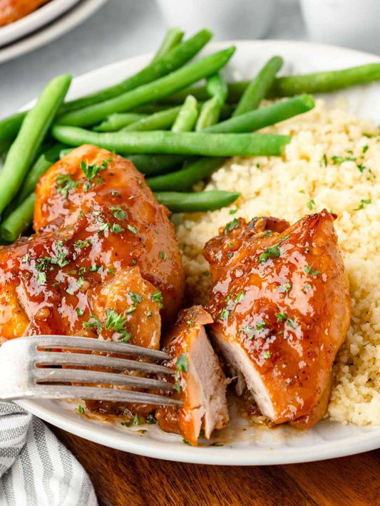 Easy “Sweet & Sticky Apricot-Glazed Chicken Thighs” – One-Pan Apricot Flavor Dinner
